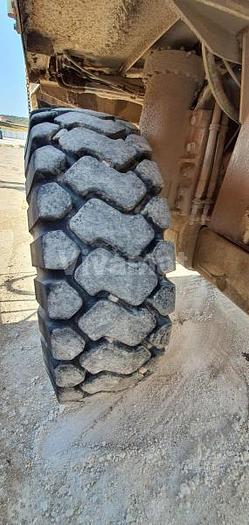 D'occasion 2 jantes TEREX 35 12 trous avec pneus BARKLEY 18.00R25