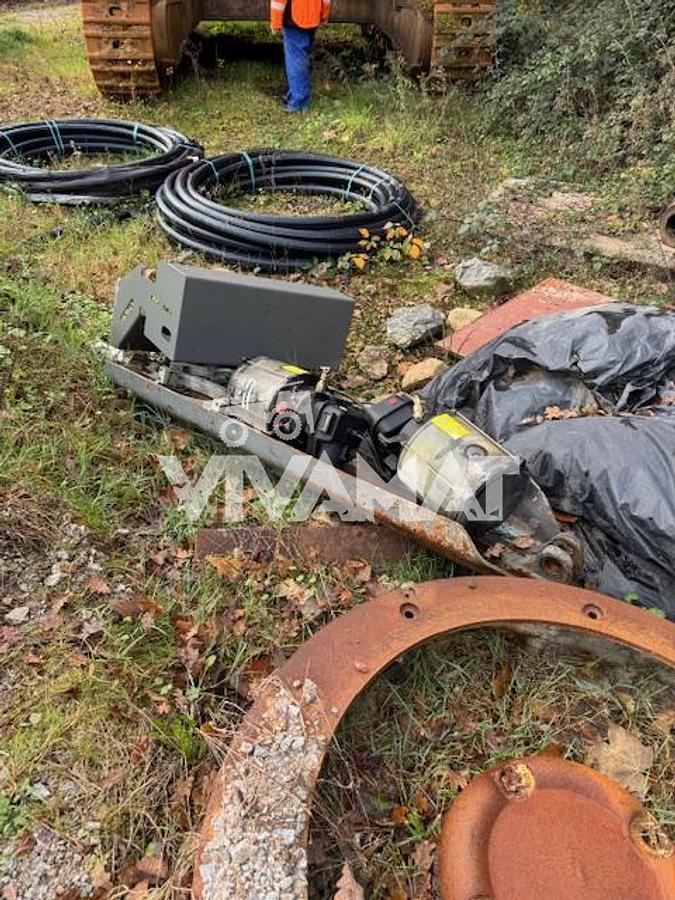 Used 2013 LIEBHERR R964 HDSL for PARTS