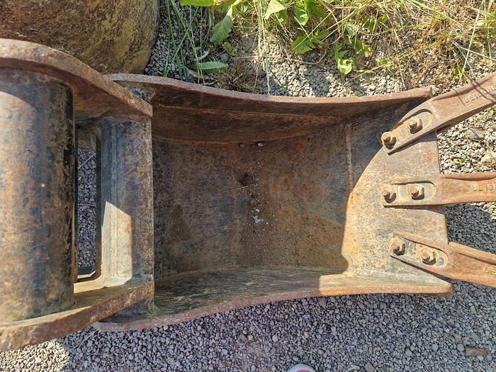 D'occasion Godet de terrassement de largeur 30cm Attache à Axe de 70/35mm