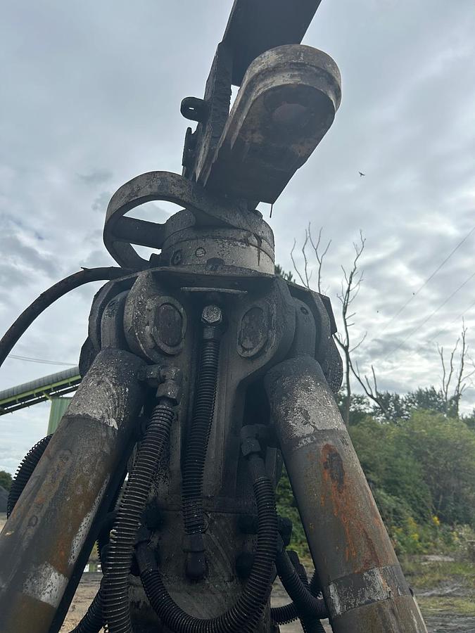 D'occasion Grappin LIEBHERR à 4 griffes demi-fermées de capacité 0.60m3