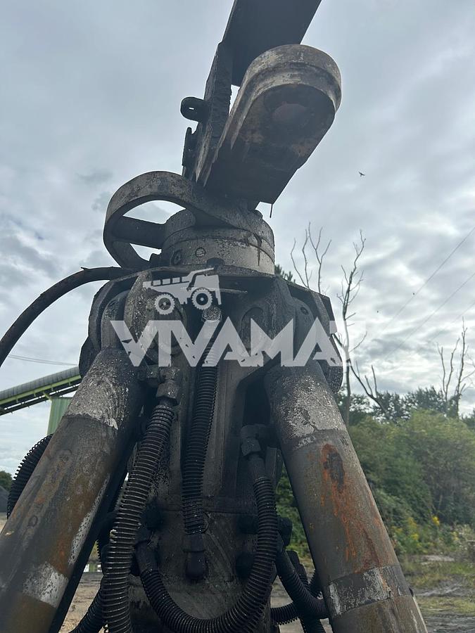 D'occasion Grappin LIEBHERR à 4 griffes demi-fermées de capacité 0.60m3