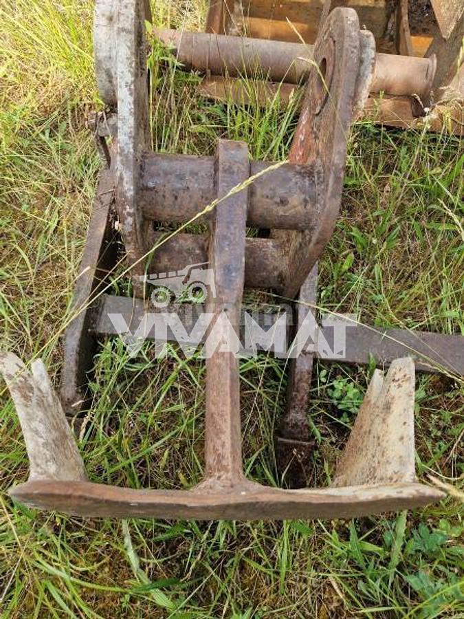 D'occasion Dent de dessouchage sur CAT 329C