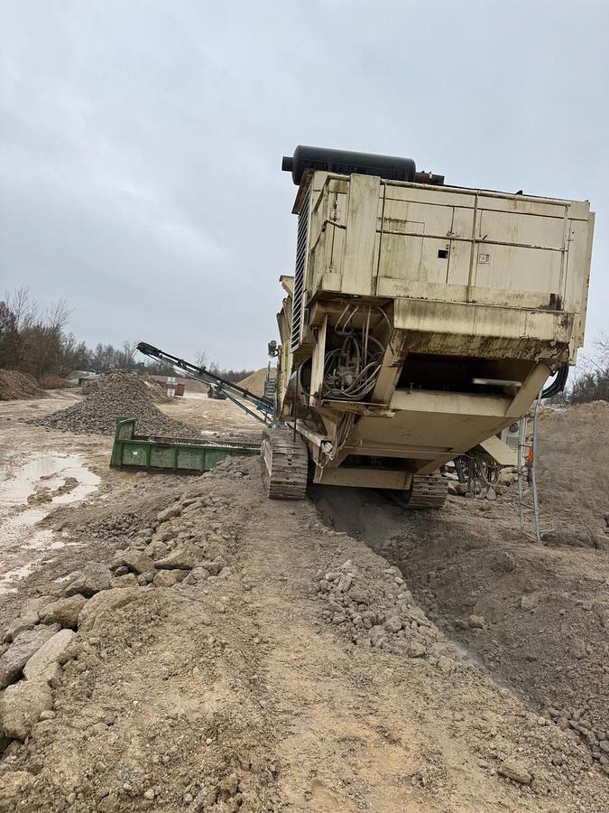 D'occasion Concasseur percuteur PY CH132 année 2001