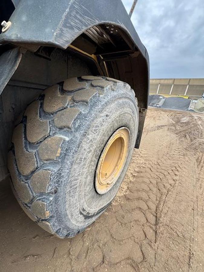 Used Komatsu WA475-10E0