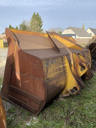 D'occasion Komatsu WA500 3 buckets availaible