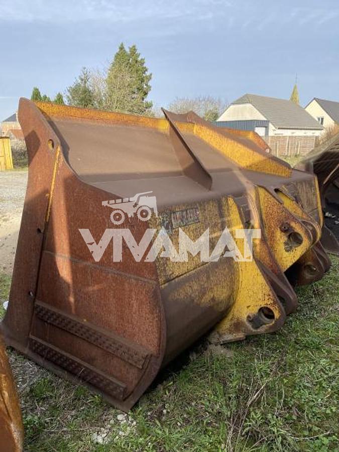 Used Komatsu WA500 3 buckets availaible -