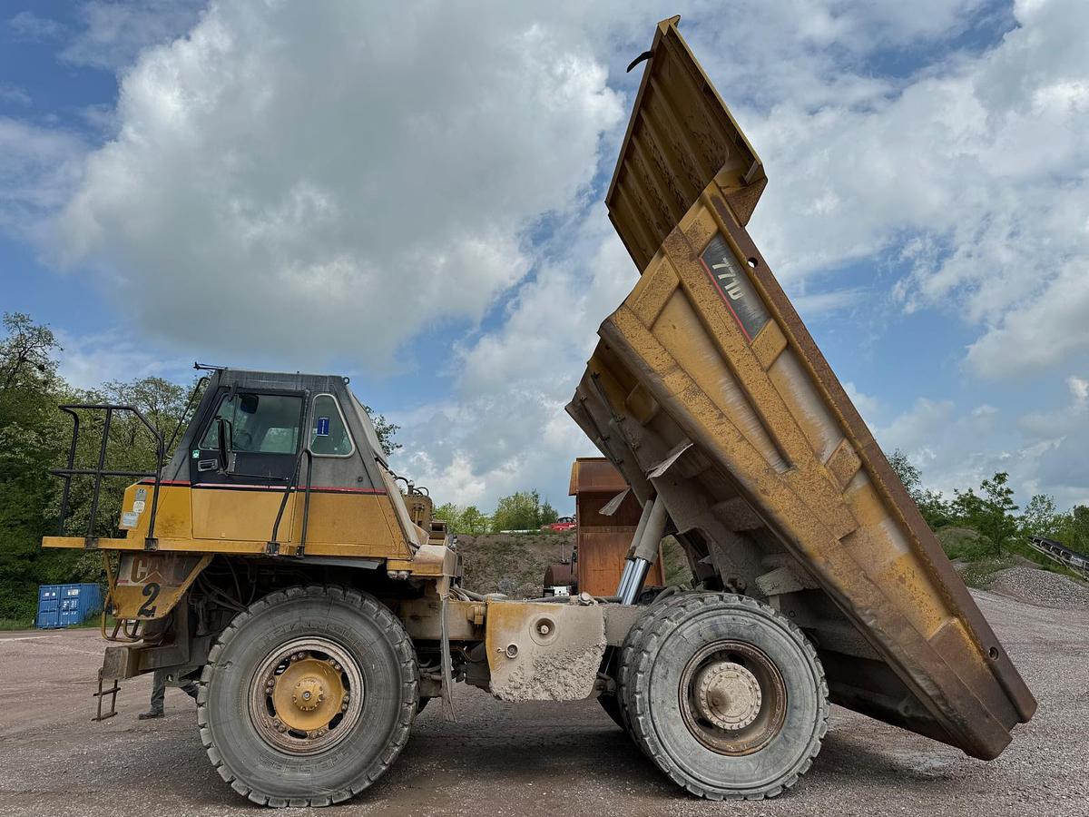 D'occasion Tombereau rigide CAT 771D 2002 34700hrs