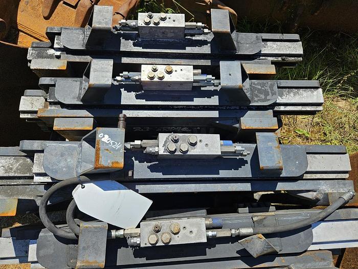 D'occasion Pince à Fourches - Déplacement latéral Silver Line by BOLZONI Modèle LC22 H6A-EU