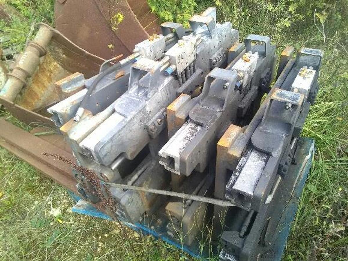 D'occasion Pince à Fourches - Déplacement latéral Silver Line by BOLZONI Modèle LC22 H6A-EU