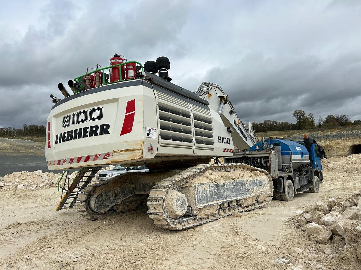 Used Liebherr R9100