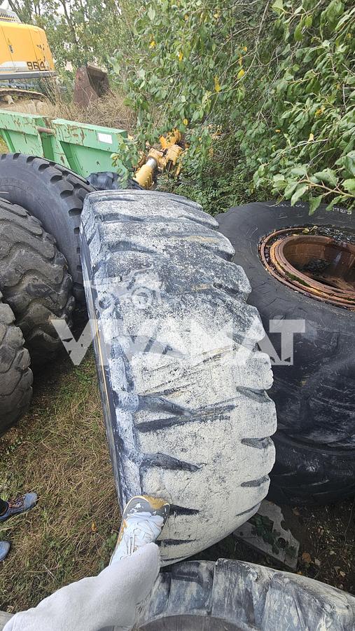 D'occasion 3 jantes CAT 769C avec pneus MICHELIN 18.00R33