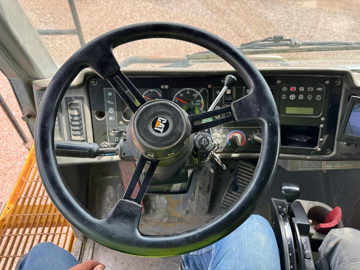 D'occasion Tombereau rigide CAT 771D 2002 34700hrs