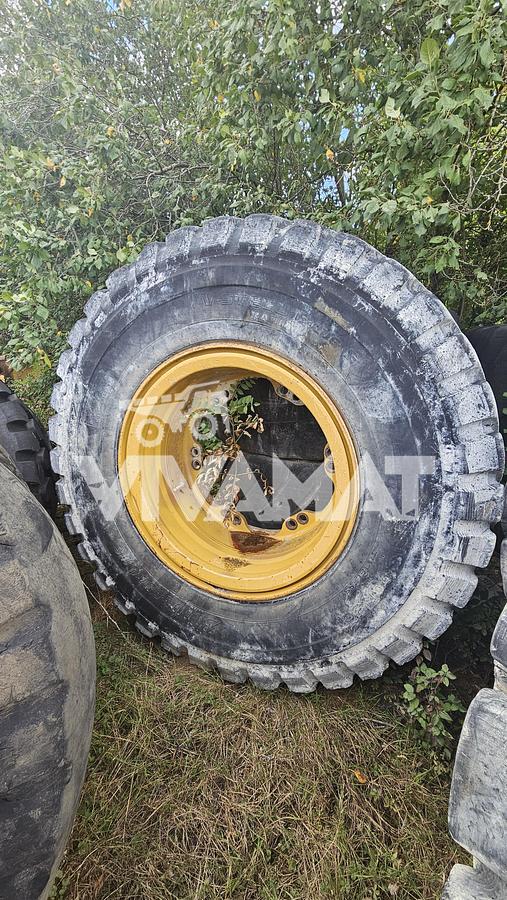 D'occasion 3 jantes CAT 769C avec pneus MICHELIN 18.00R33