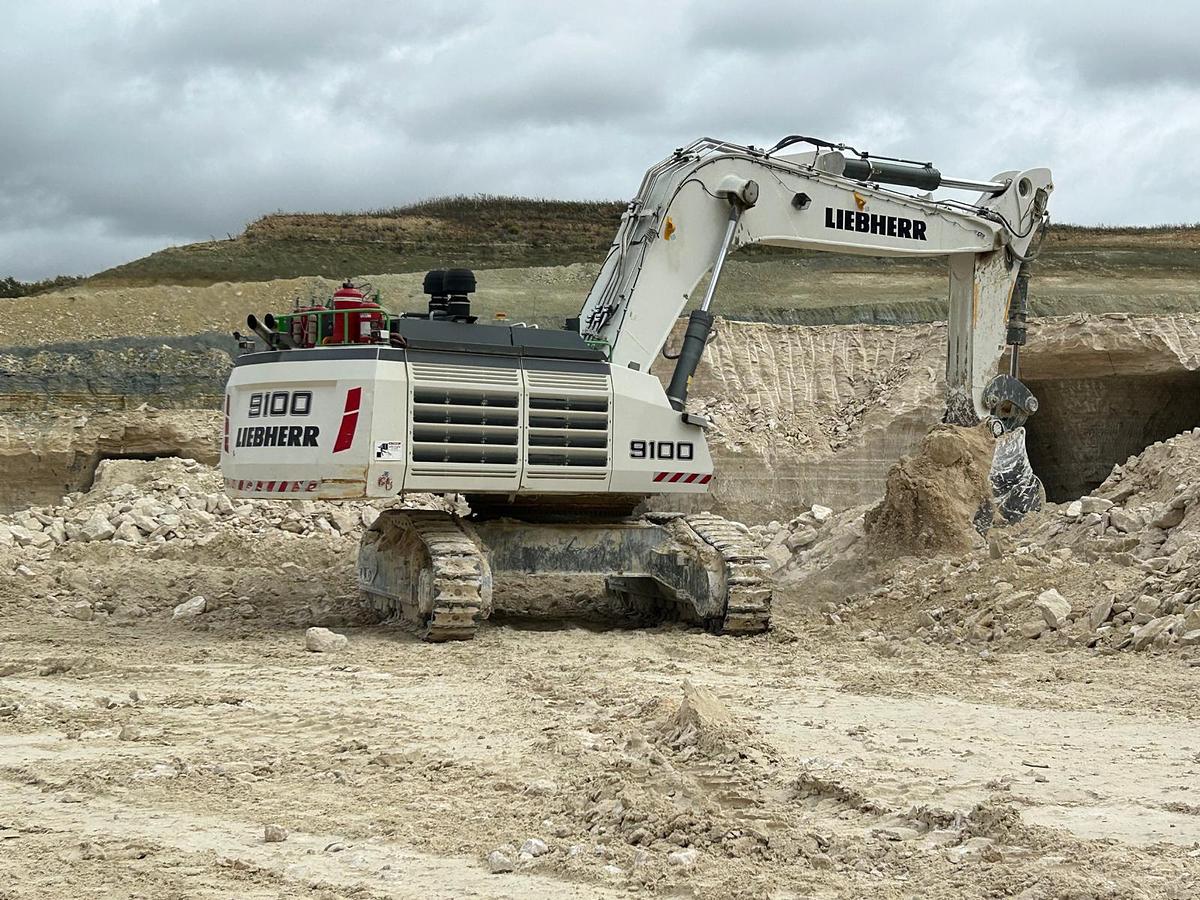 Used Liebherr R9100