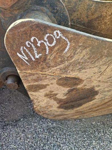 D'occasion Godet de terrassement de largeur 42cm pour TEREX TLB840PS