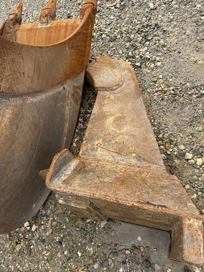 D'occasion Nombreuses Dents de DEROCTAGE et DESSOUCHAGE Mecalac 12MXT/ Cat 320/ Axe 60mm neuf et occasion