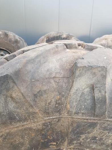 D'occasion 3 jantes LIEBHERR A914 avec pneus MICHELIN 18R19.5XF