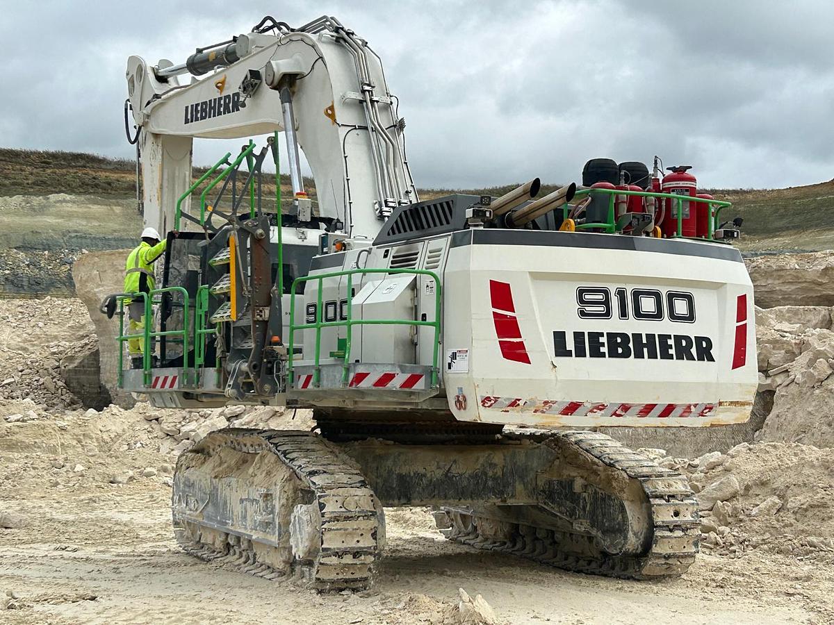 Used Liebherr R9100