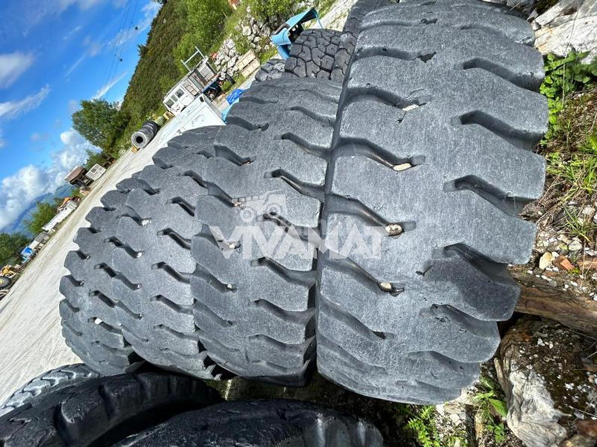 D'occasion 8 jantes KOMTASU HD985 avec pneus BRIDGESTONE 30.00R51