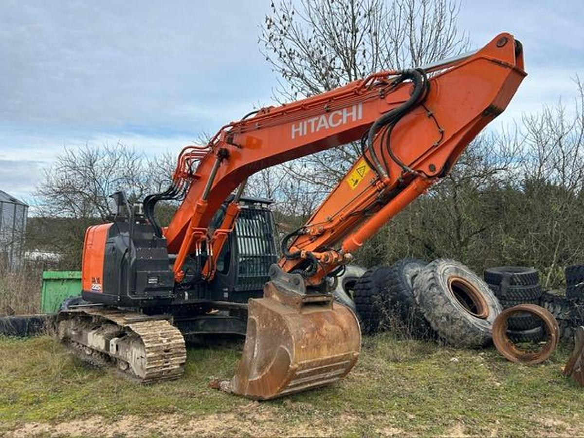 Used 2018 Hitachi ZX225USLC-6