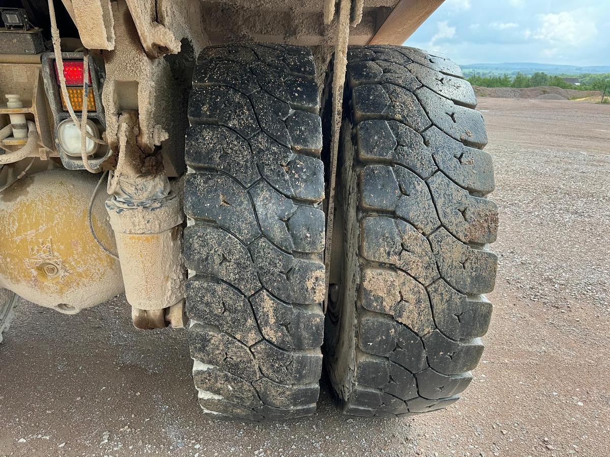 D'occasion Tombereau rigide CAT 771D 2002 34700hrs