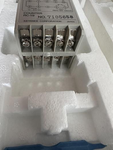 KEYENCE RC-19 Counter