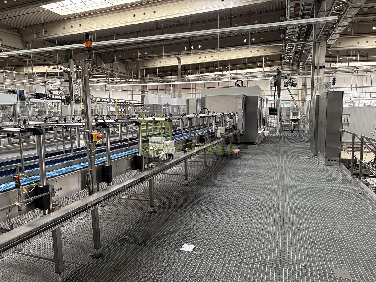 Used Komplette Krones aseptische PET Linie für stille Getränke - 18.000 bph / 1l