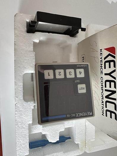 KEYENCE RC-19 Counter