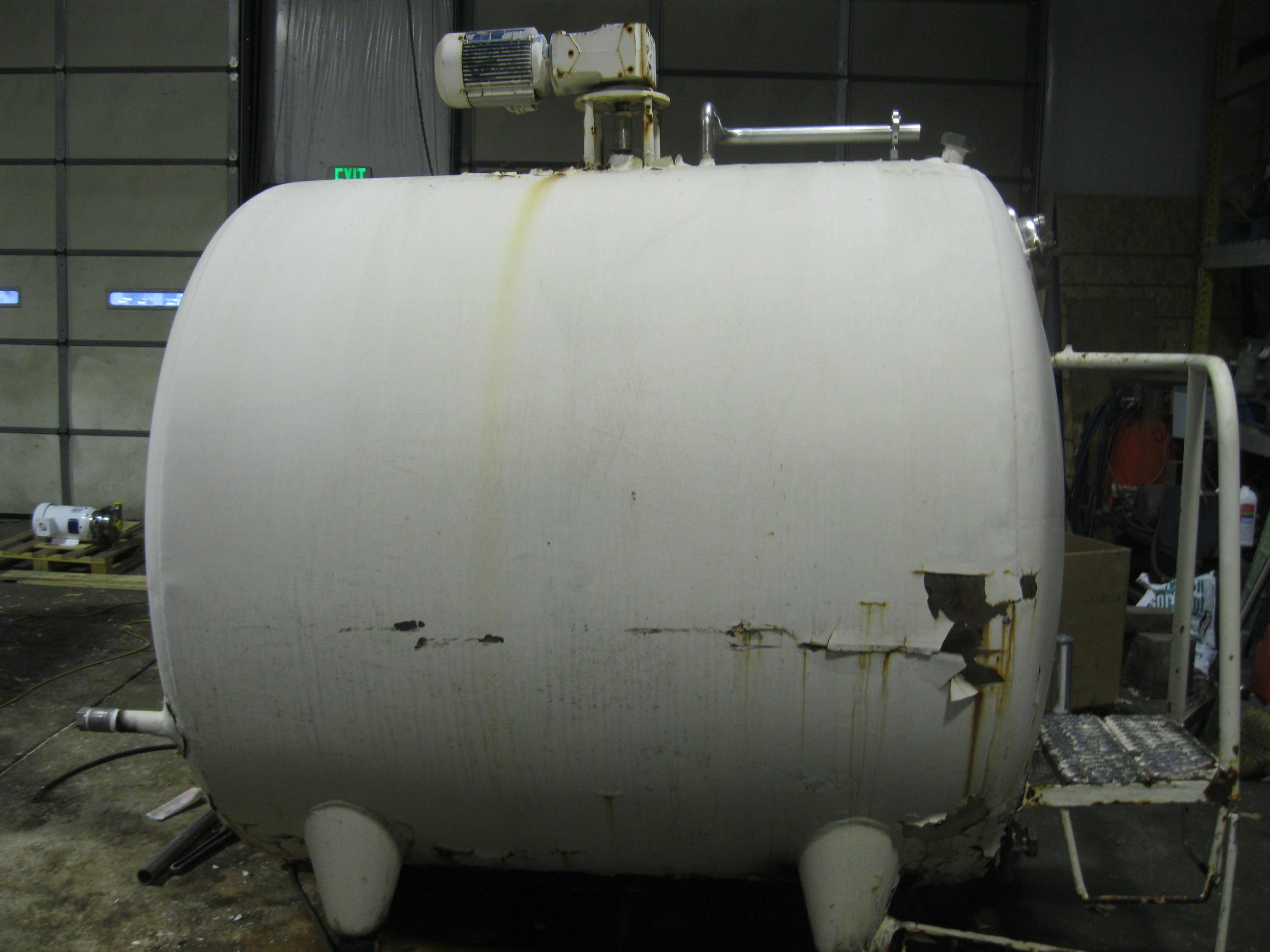 Usado 1000 GALLON HORIZONTAL BULK TANK WITH AGITATION AND JACKET