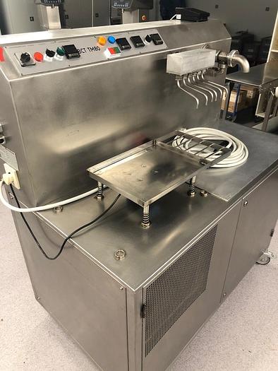 D'occasion CHOCOLATE TEMPERER / MOULDING MACHINE