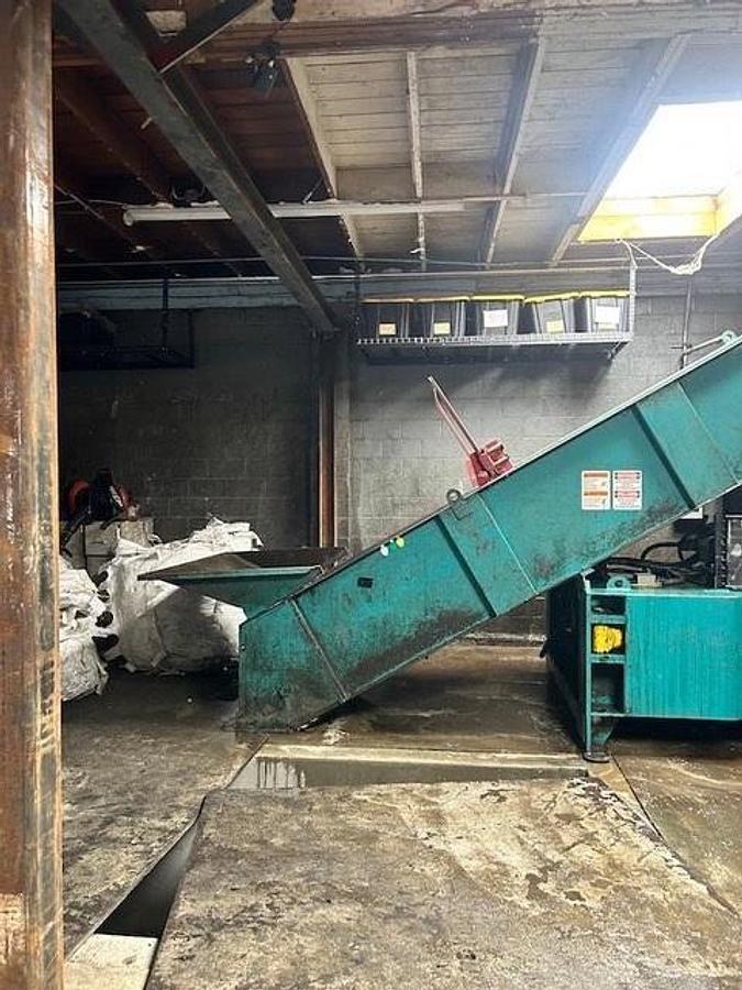 Used Maren Horizontal Baler Infeed Conveyor