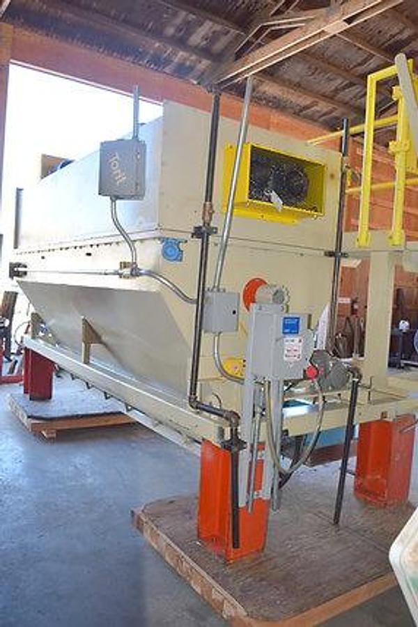 Used Horizontal Metering Surge Bins