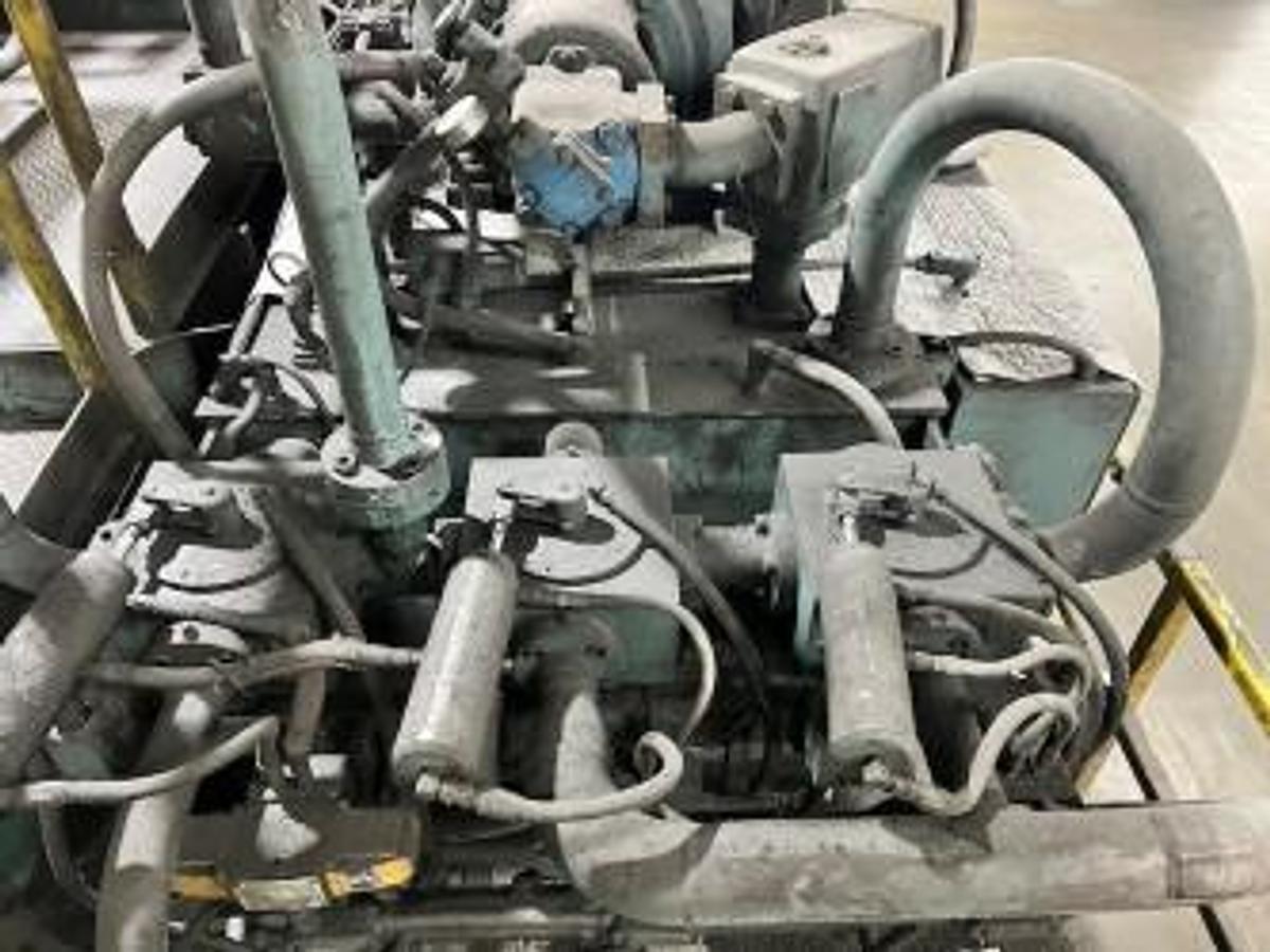 Used HARRIS TWO RAM BALER