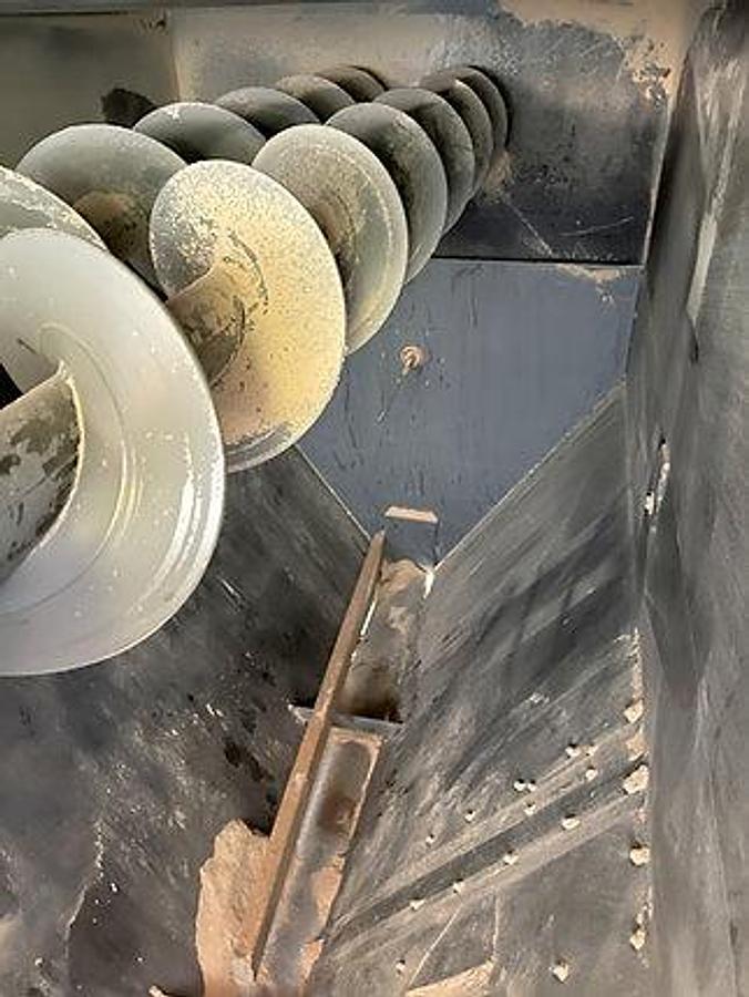 Used Horizontal Metering Surge Bins