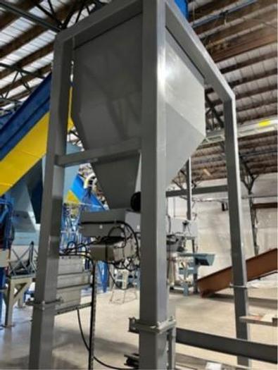 Used COMPLETE LOOSE BAGGING SYSTEM