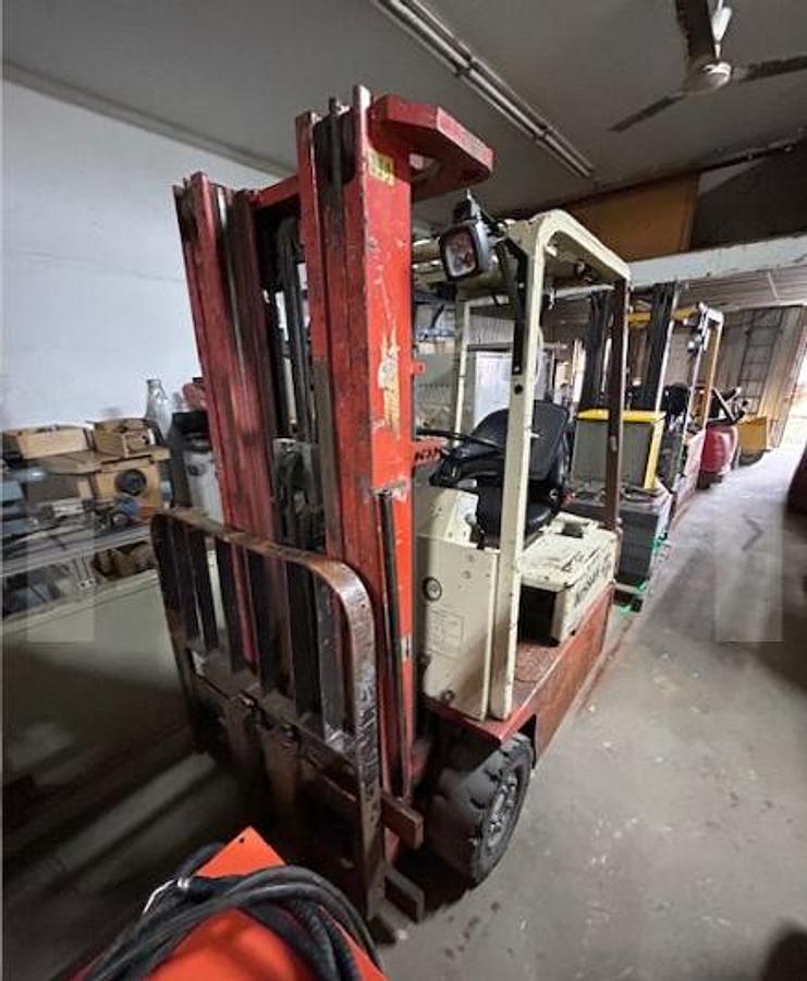 Used NISSAN LIFT TRUCK 2000 LBS