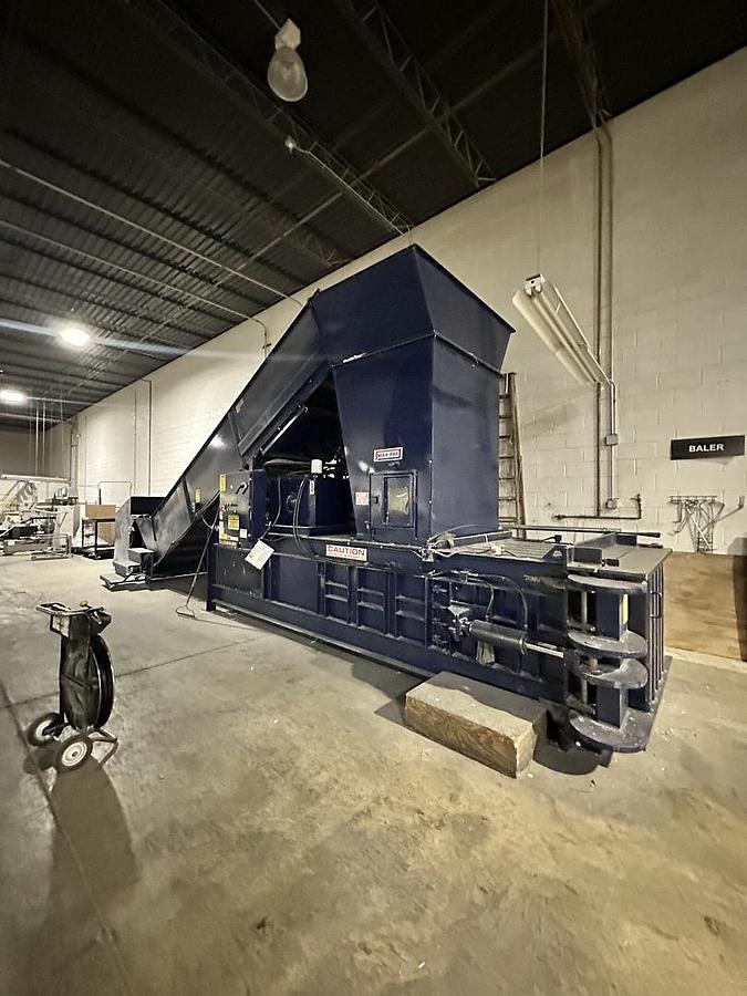 Used Max-Pak Full Pen Closed Door Baler with Conveyor
