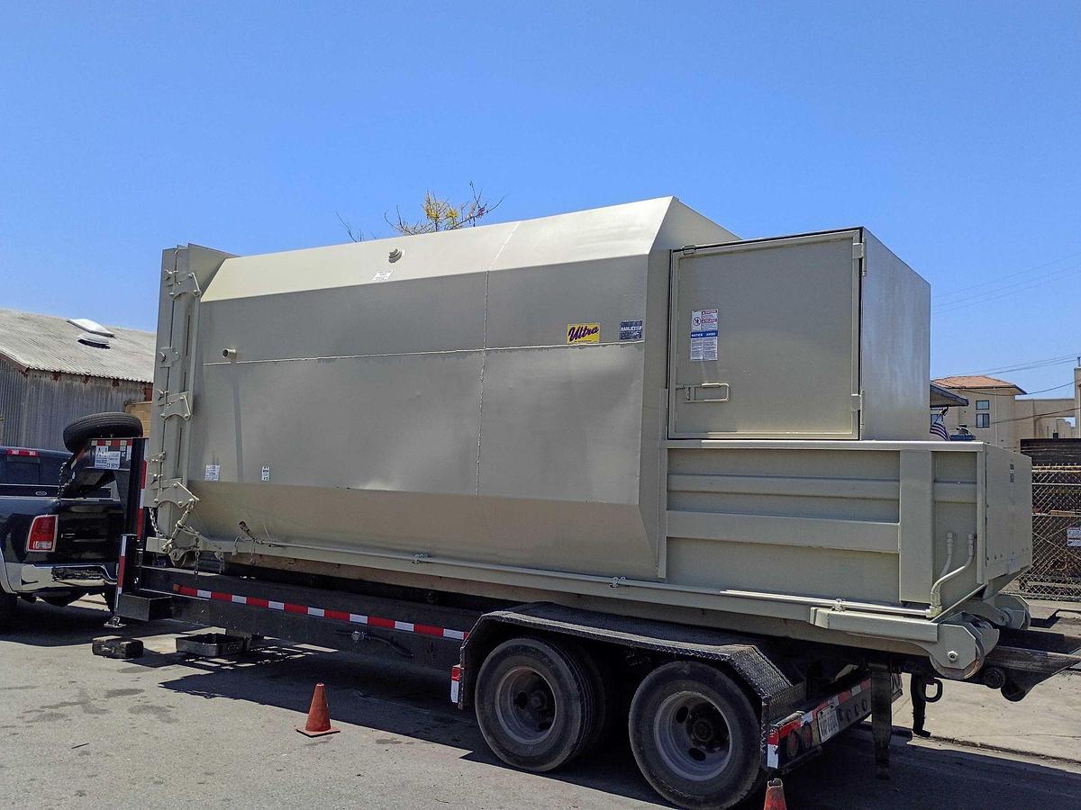 Refurbished Refurbished Marathon 25yd Self-Contained Compactor