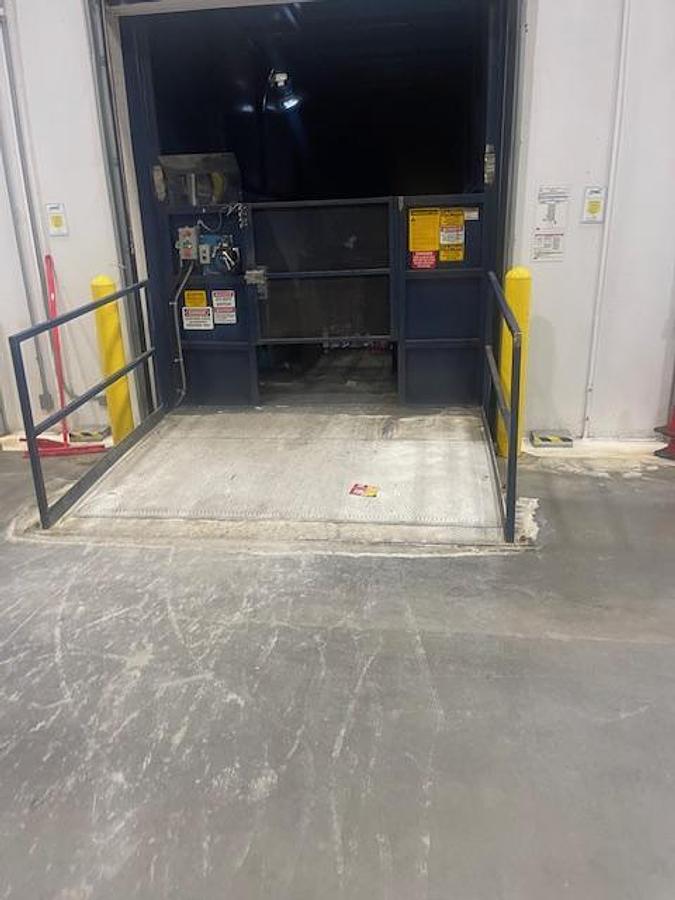 Used Bace 5 Yard Stationary Compactor