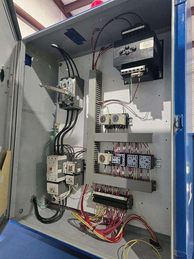 Used Reconditioned  Selco / Harris Closed Door Baler