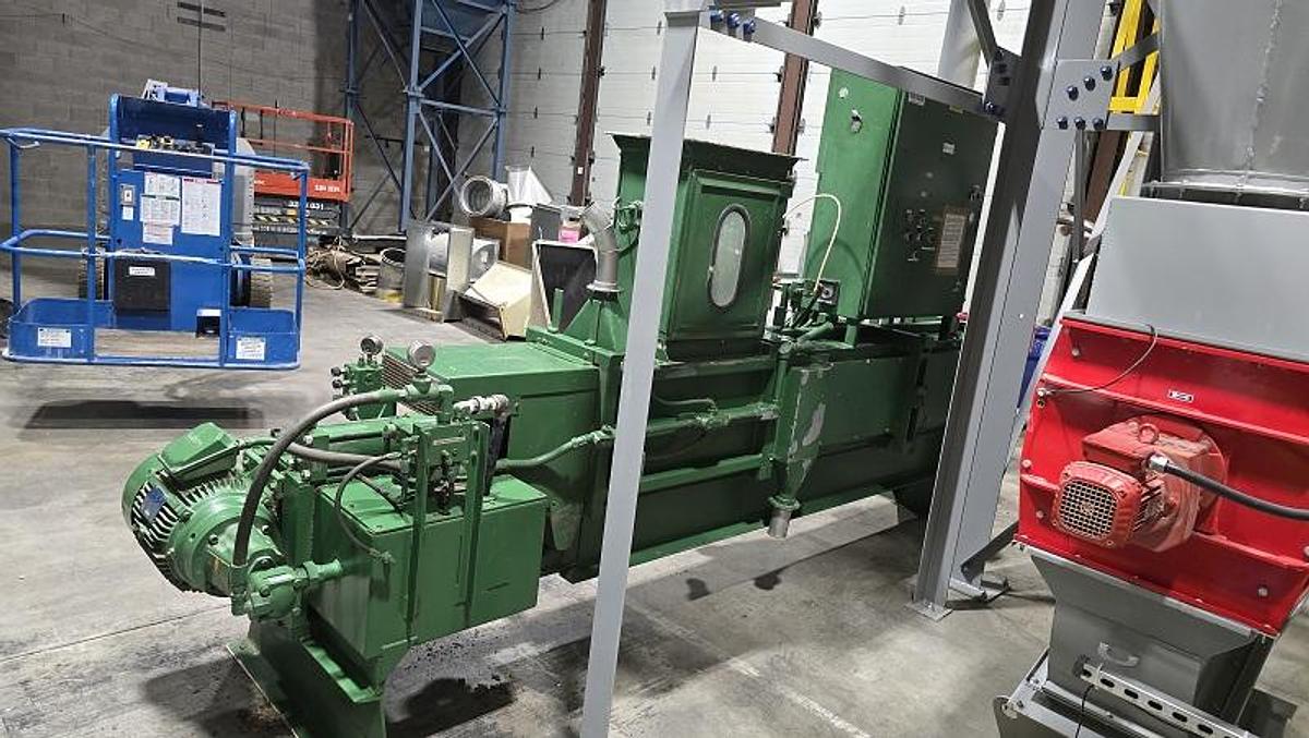 Used Maren Horizontal Dust - Woodchip Baler