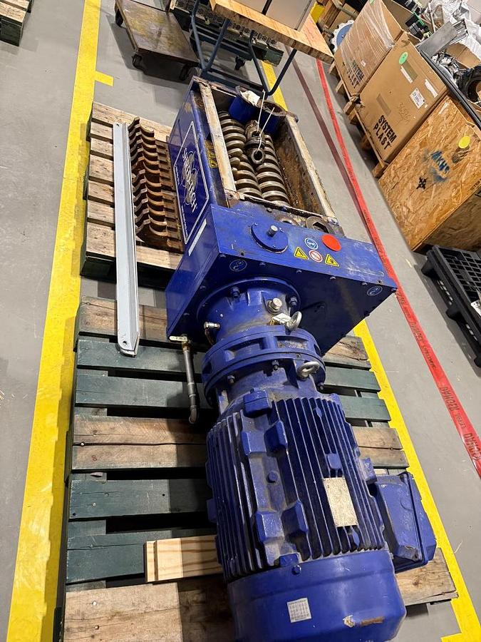 Used Shred-Tech Dual Shaft Shredder