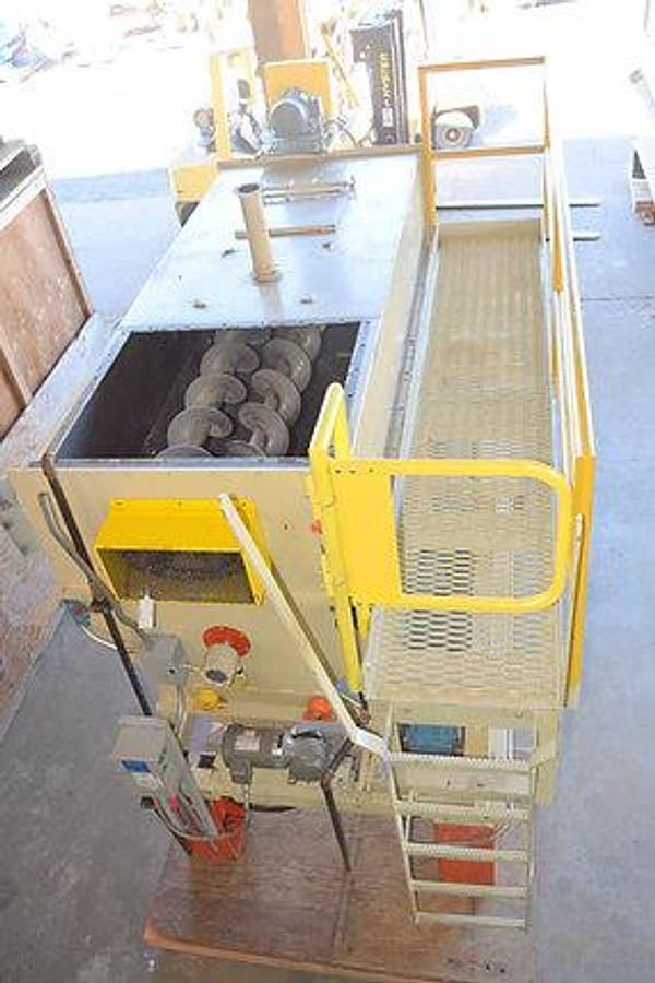 Used Horizontal Metering Surge Bins