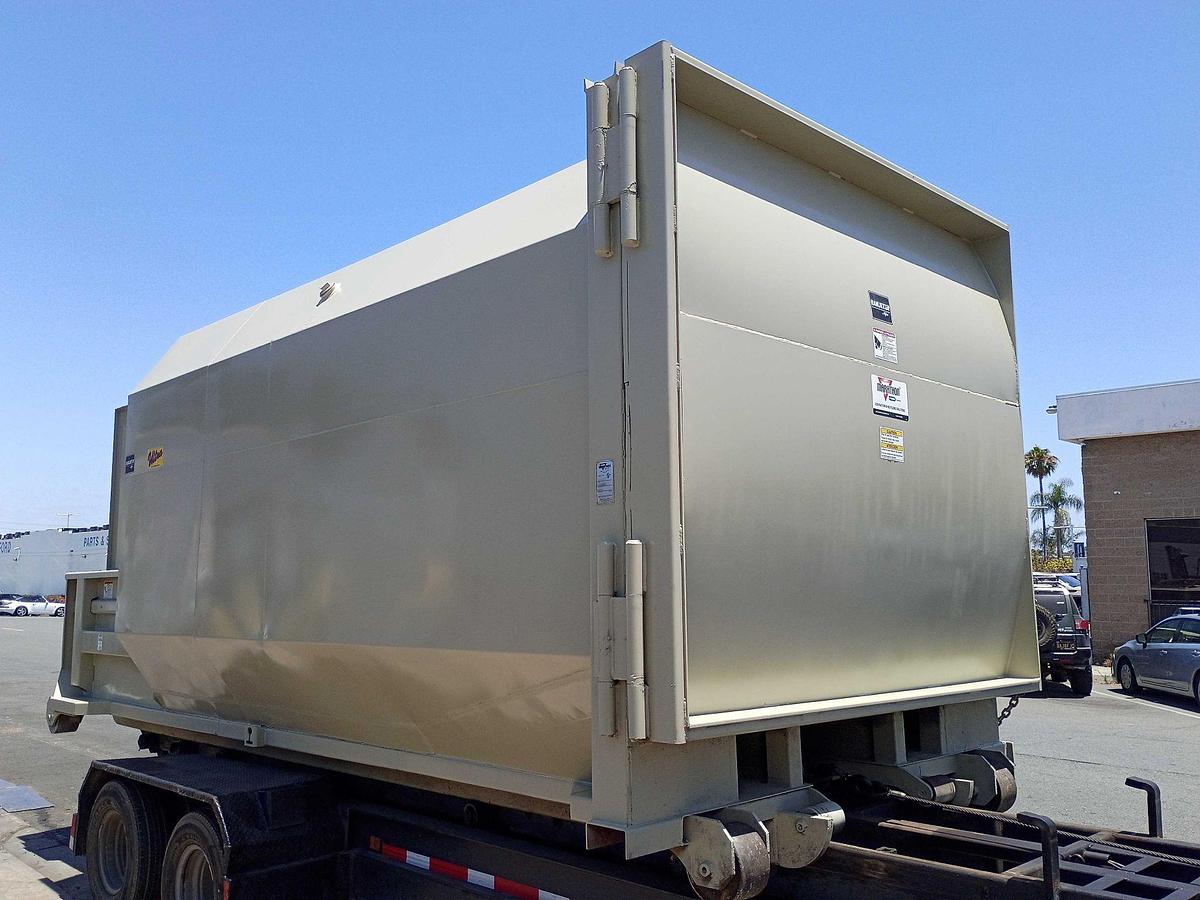 Refurbished Refurbished Marathon 25yd Self-Contained Compactor