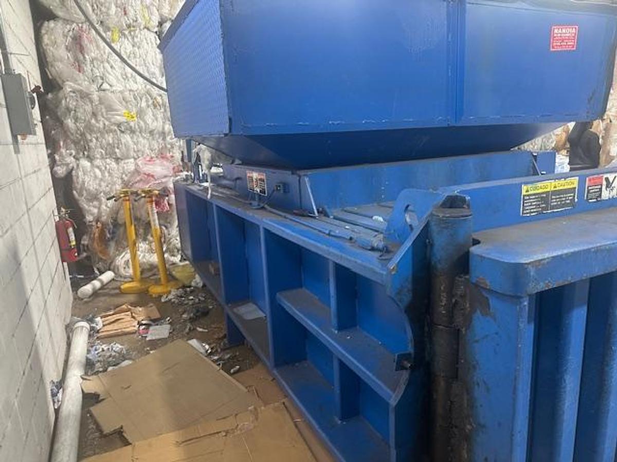 Used Harris Full Penetration Closed Door Baler 