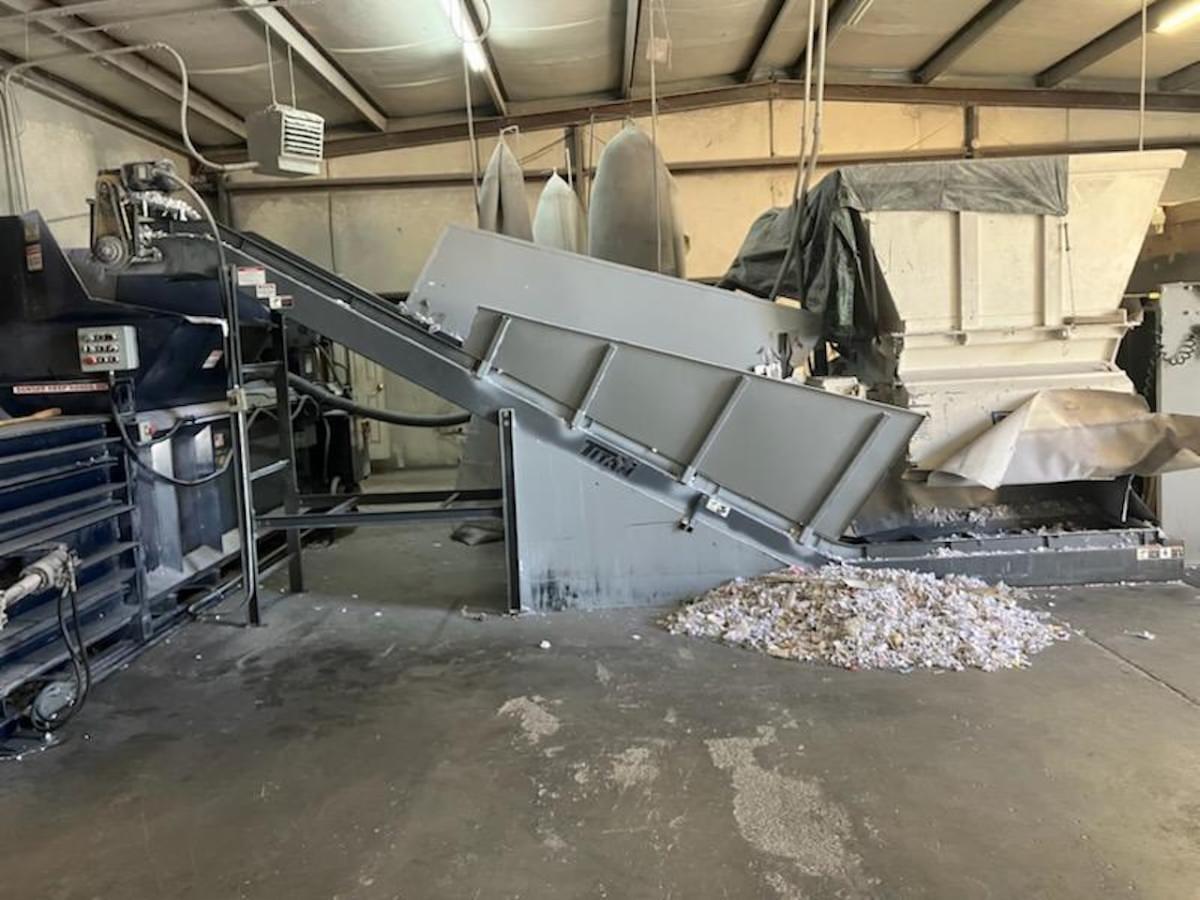 Used Titan Hockey Stick Steel Belt Infeed Conveyor