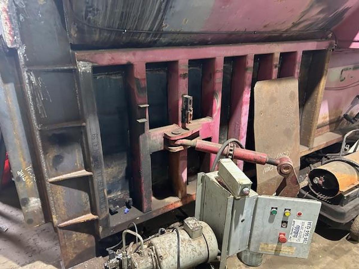 Refurbished Contract Welding Refurbished 6yd Stationary Pre-Crusher