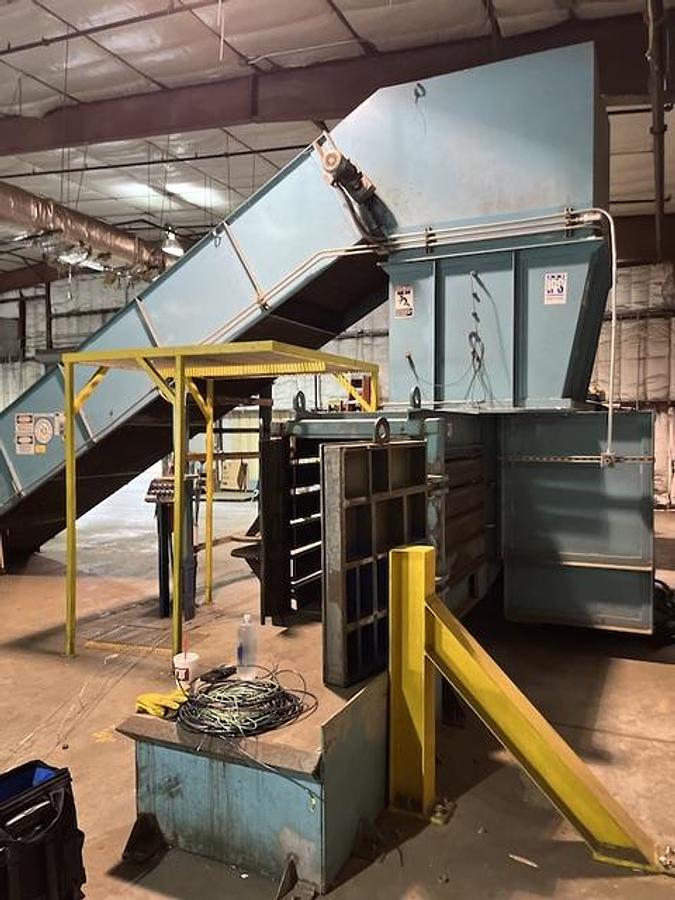 Used IPS Closed Door Baler with Hinged Side Wall