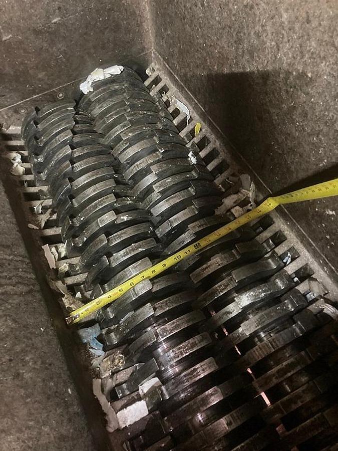 Used Jordan Dual Shaft Shredder / Infeed Conveyor