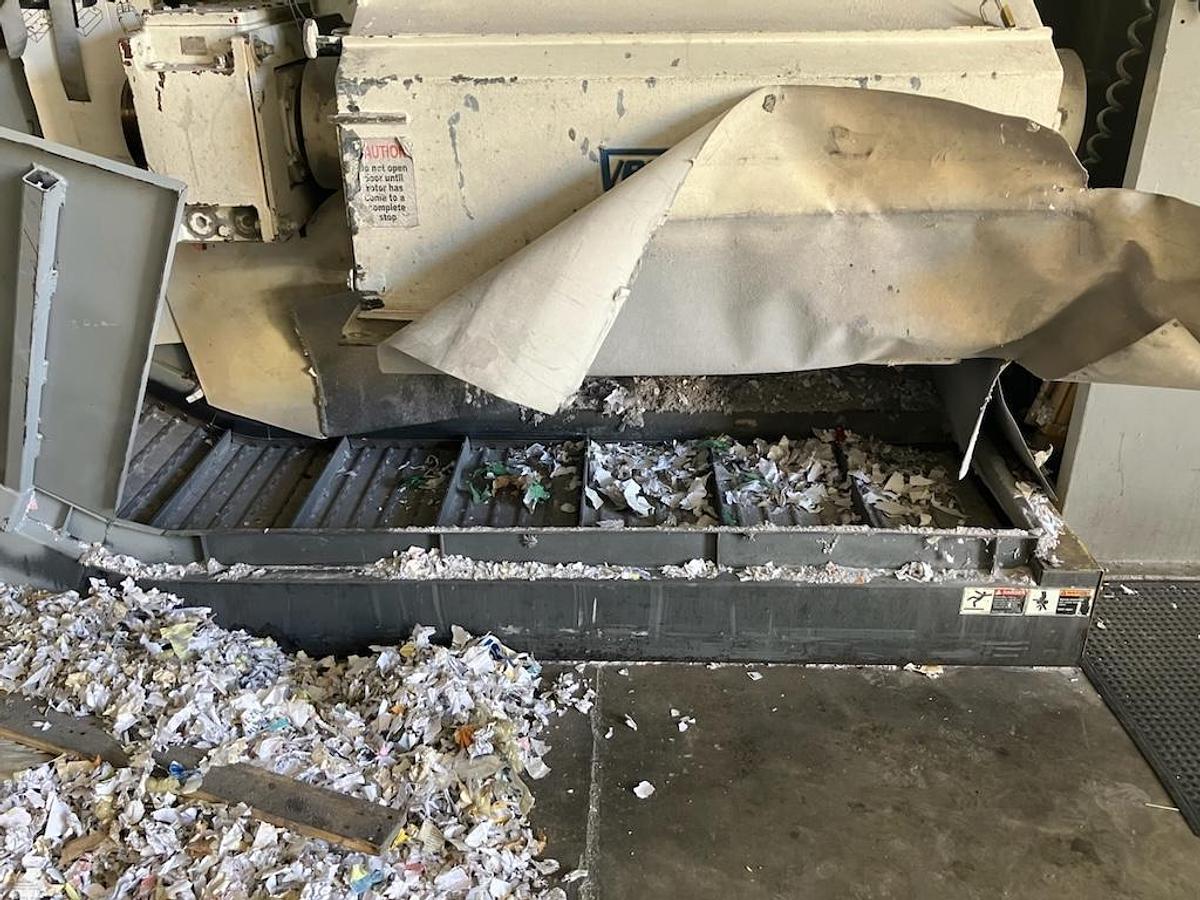 Used Titan Hockey Stick Steel Belt Infeed Conveyor